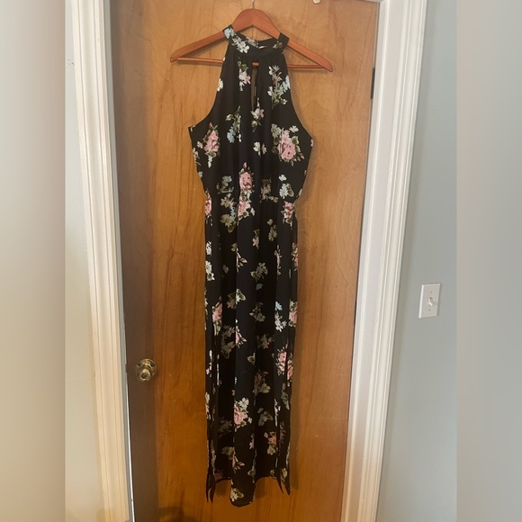 Dresses & Skirts - Women’s floral maxi dress size large